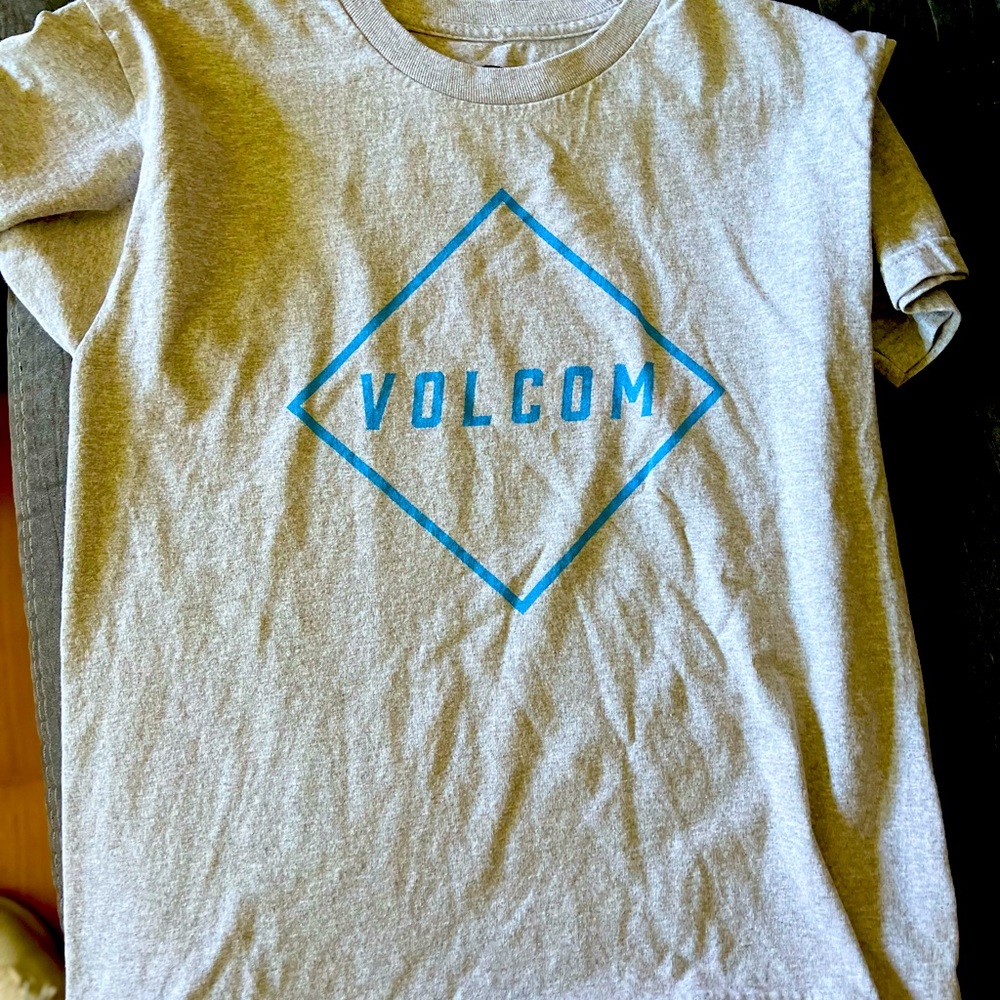 Boys Volcom Tee. Excellent condition. Smoke free home